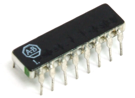 2x 4116R-1-100 10R Ohm Ω Dual In-Line Resistor Network DIP-16 2.25Watt 100V THT