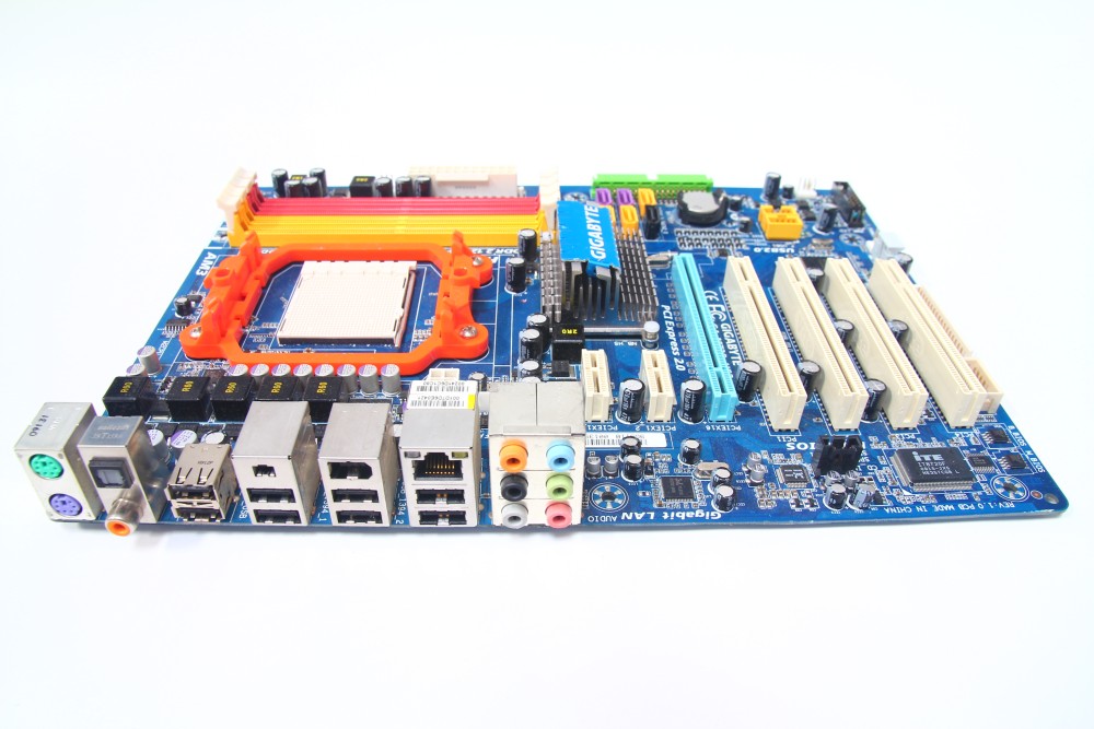 Gigabyte GAM720US3 ATX PC Motherboard AMD Sockel/Socket AM2 PCIe DDR2