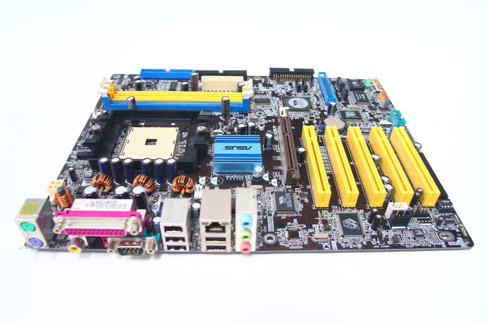 ASUS K8V SE Deluxe ATX Desktop PC Motherboard AMD Sockel/Socket 754 AGP