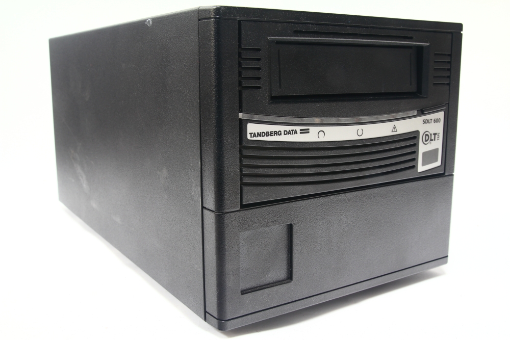 Tandberg Data SDLT 600 P/N 006933 External Tape Drive 300GB/600GB SCSI