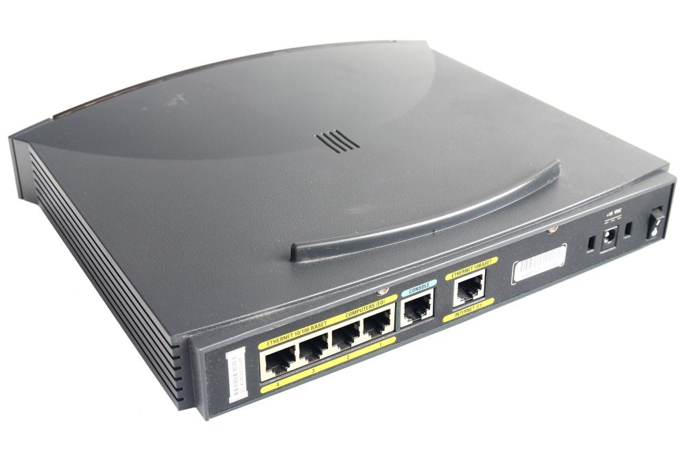 Cisco Systems 800 Series 831 Broadband Router 10/100