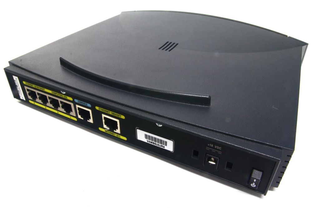 Cisco Systems 800 Series 831 Broadband Router 4Port LAN 10/100