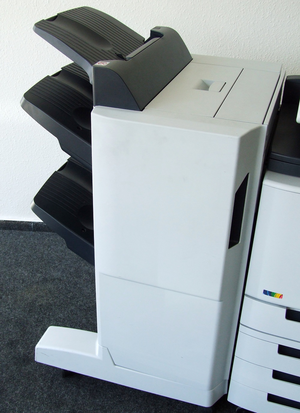 HP Color LaserJet CM6030f MFP Kopierer Drucker Fax Multifunktionsgerät +Finisher