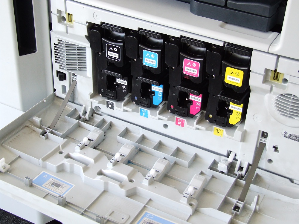 HP Color LaserJet CM6030f MFP Kopierer Drucker Fax Multifunktionsgerät +Finisher